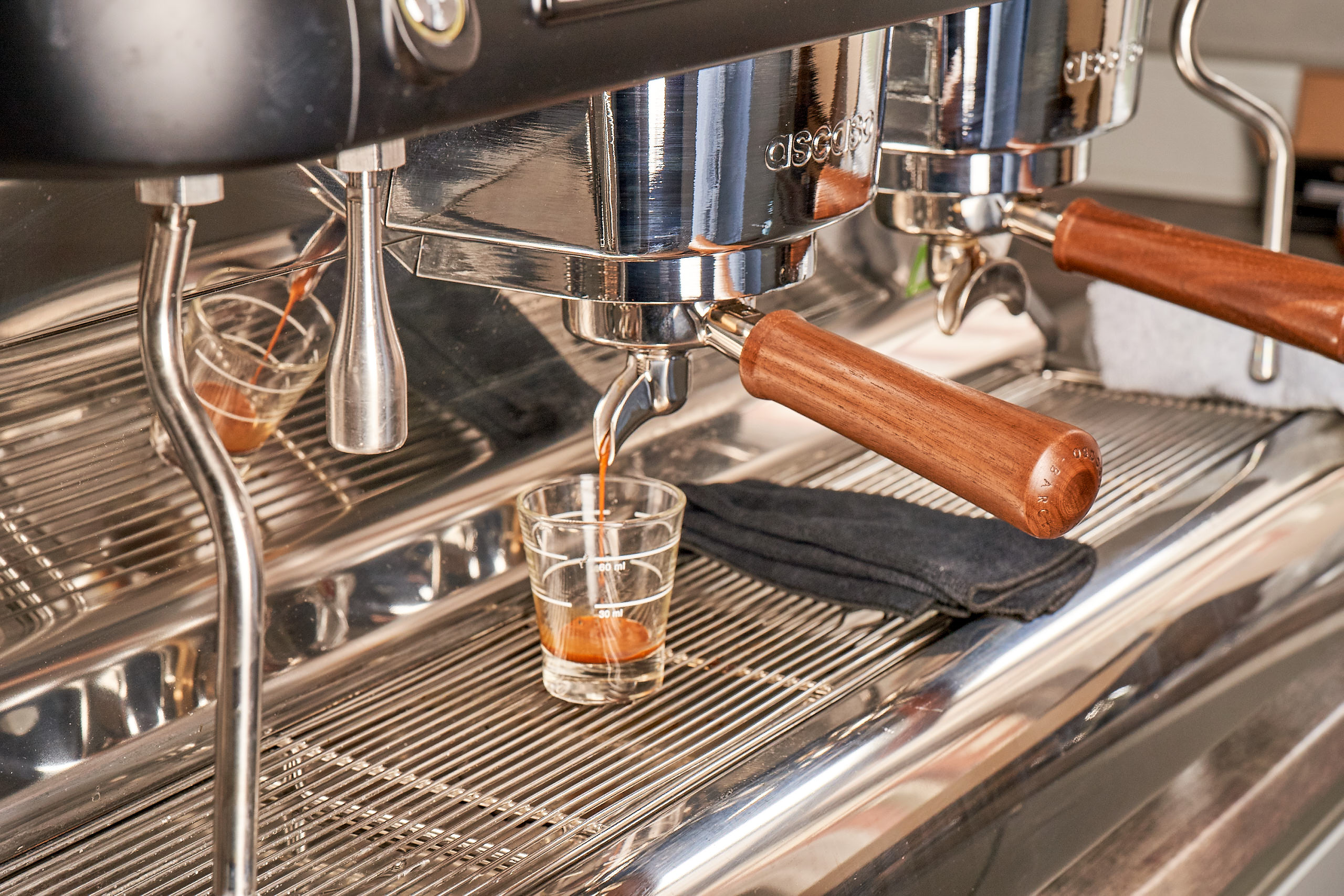 Espresso aus Siebträgermaschine Espresso aus Siebträgermaschine